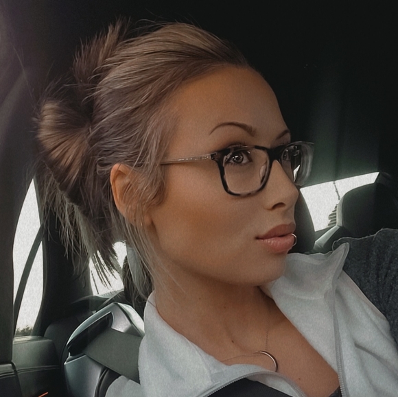 Meet your Posher, Sabrina Marie - Picture 2 of 2